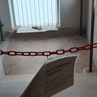 Biblioteca di Voltri, accesso negato dalle scale, Fontana (Lega): "Deve tornare a essere funzionale"