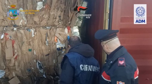 Maxi sequestro di cocaina nel porto di Spezia, trovati 400 chili di polvere bianca (VIDEO)