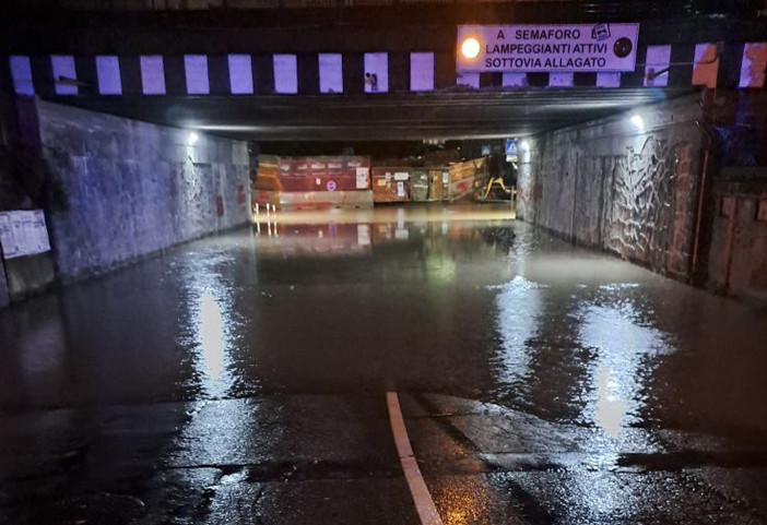 Maltempo in Valpolcevera, strade allagate e nuovo stop al sottopasso di Brin