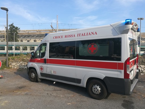 Uomo travolto da treno a Pietra Ligure: circolazione interrotta (FOTO e VIDEO)