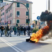 Sciopero ex Ilva, i comitati: “Sì alla tutela del lavoro, ma in vent'anni i sindacati non hanno pensato che questo momento ci sarebbe stato" Sciopero ex Ilva, i comitati: “Sì alla tutela del lavoro, ma in vent'anni i sindacati non hanno pensato che questo momento ci sarebbe stato"