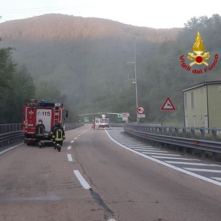 Incidente sull'A7: un motociclista e la sua passeggera ricoverati in ospedale