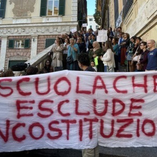 La manifestazione in piazza della Meridiana