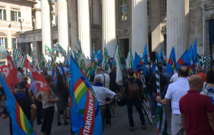 Lavoratori e lavoratrici dello spettacolo alzano la voce chiedendo la riapertura di sale concerto e teatri