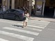Occhio allo smartphone sulle strisce: il nuovo Codice della Strada potrebbe costare 75 euro ai pedoni Occhio allo smartphone sulle strisce: il nuovo Codice della Strada potrebbe costare 75 euro ai pedoni
