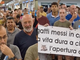 Mercato ortofrutticolo, nuova protesta all’alba contro il diurno: "Quattro gatti messi in croce rendono la vita dura a chi vuole l’apertura diurna" Mercato ortofrutticolo, nuova protesta all’alba contro il diurno: "Quattro gatti messi in croce rendono la vita dura a chi vuole l’apertura diurna"
