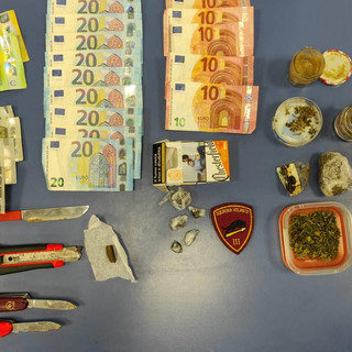 Sfugge all'alt della Polizia: bloccato con stupefacenti e arrestato