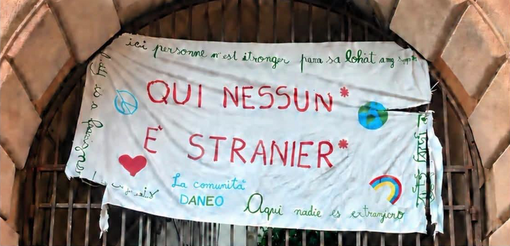 Striscione rimosso alla Daneo, il centrodestra: “Propaganda sui bambini”. Aumentano le adesioni al presidio di lunedì Striscione rimosso alla Daneo, il centrodestra: “Propaganda sui bambini”. Aumentano le adesioni al presidio di lunedì
