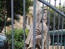 La statua di Madre Francesca Cabrini nascosta da una grata, dal Comune il via libera per la ricollocazione La statua di Madre Francesca Cabrini nascosta da una grata, dal Comune il via libera per la ricollocazione