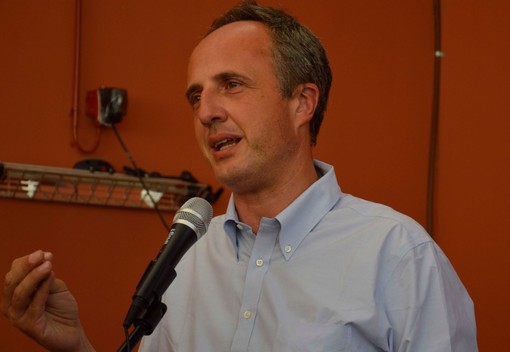 Sansa: "21 mila euro leggere il libro di Bassetti pagata coi fondi della clinica che lui stesso dirige"