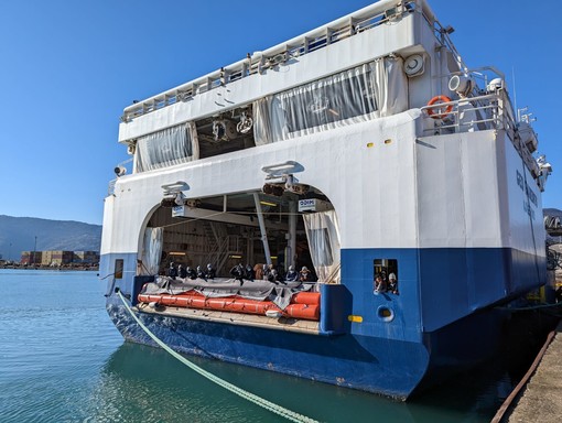 Geo Barents, la nave di Medici senza frontiere è ripartita dal porto di La Spezia