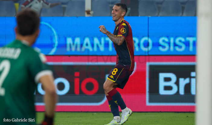 Nicolae Stanciu, autore del 3-0 e applauditissimo alla prima al Ferraris (foto Gabriele Siri)