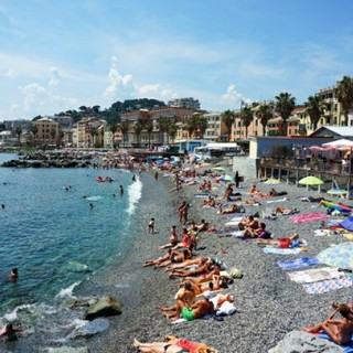 Niente bagno di inizio stagione sul Lungomare di Pegli: arriva il divieto di balneazione temporaneo