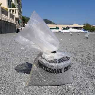 Spiagge libere, Pd: &quot;Nel Comune di Genova restino gratuite e senza plastica&quot;
