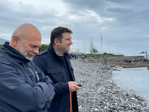 Spiagge: effettuate le prove dello swim lift per l'accessibilità del bagno in mare