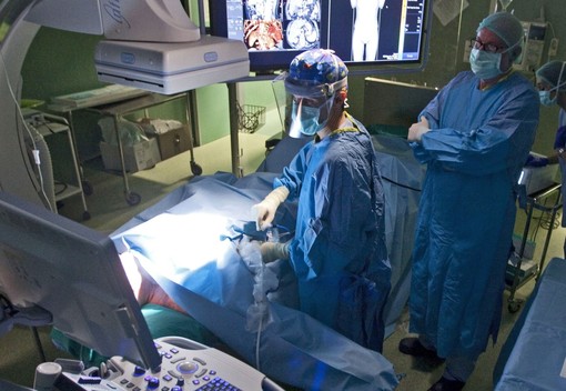 Galliera, scoperto un raro ascesso epatico causato da un parassita: diagnosi dopo dieci anni dal viaggio Galliera, scoperto un raro ascesso epatico causato da un parassita: diagnosi dopo dieci anni dal viaggio