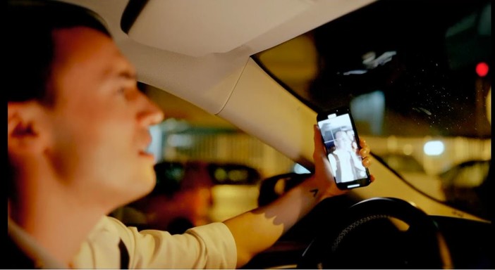 "Guida e basta", il nuovo spot dell'Anas contro l’uso del cellulare e le distrazioni al volante
