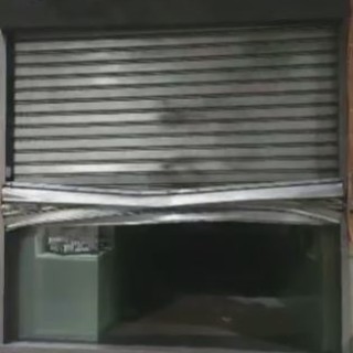 Rapina nella notte a una gioielleria di Certosa, ladri in fuga