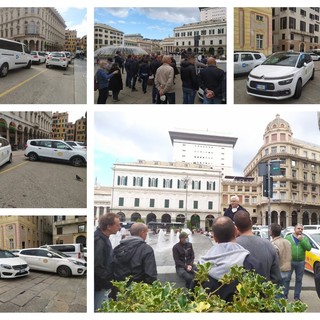 200 Tassisti in sciopero in piazza De Ferrari contro l'abusivismo (FOTO e VIDEO)