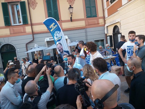 Loano, Salvini sulla sanità in Liguria: "Se qualcuno parla di poltrone prima del voto manca di rispetto ai liguri" (FOTO e VIDEO)