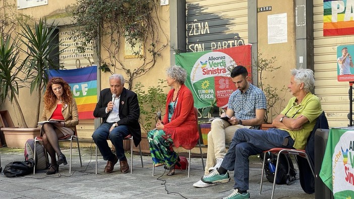 Il padre di Ilaria Salis: due pesi e due misure dal Governo sul caso a Toti e su mia figlia Il padre di Ilaria Salis: due pesi e due misure dal Governo sul caso a Toti e su mia figlia