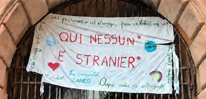 Striscione rimosso alla Daneo, assessora Bruzzone: “Ho chiesto io di rimettere lo striscione, la scuola sia inclusiva” Striscione rimosso alla Daneo, assessora Bruzzone: “Ho chiesto io di rimettere lo striscione, la scuola sia inclusiva”