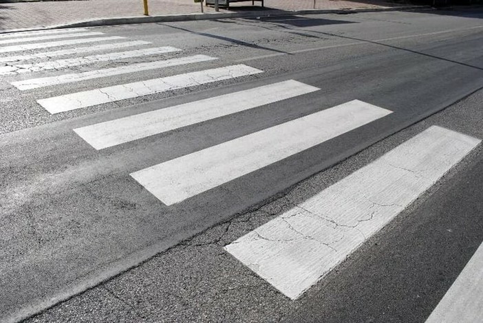 Donna di 50 anni investita mentre attraversa la strada a San Fruttuoso: trasportata in ospedale in codice giallo