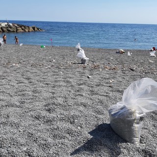 Segnaposti e ingressi contingentati: ecco le regole per la stagione in arrivo per le spiagge libere genovesi (FOTO)