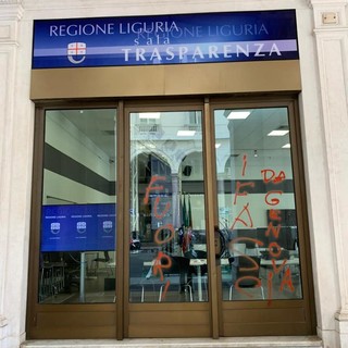 Regione, vandalizzata la sala della trasparenza. Toti: "Vergogna" (FOTO) Regione, vandalizzata la sala della trasparenza. Toti: "Vergogna" (FOTO)
