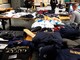 Operazione della polizia locale in centro storico, sequestrati 22mila prodotti contraffatti (FOTO)