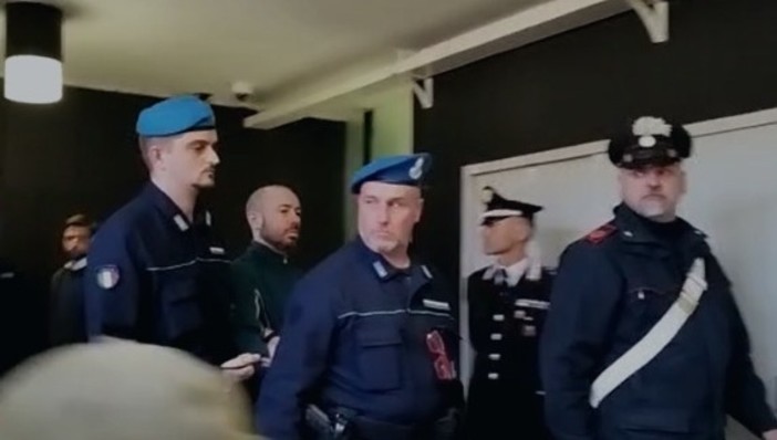 Uccise la sorella, oggi l'udienza preliminare, Alberto Scagni in aula Uccise la sorella, oggi l'udienza preliminare, Alberto Scagni in aula