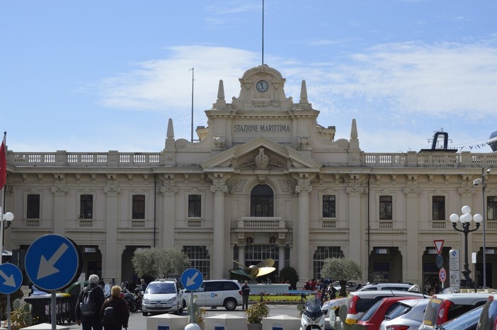 Boom di passeggeri tra crociere e traghetti, in un anno oltre tre milioni sono passati per la Stazione Marittima Boom di passeggeri tra crociere e traghetti, in un anno oltre tre milioni sono passati per la Stazione Marittima