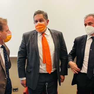 Scajola: "Ministro Garavaglia ha accolto la proposta di riduzione della distanza minima tra gli ombrelloni"