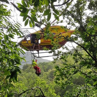 Sessantanovenne accusa un malore nei boschi della Val Bisagno: soccorso in elicottero in codice rosso
