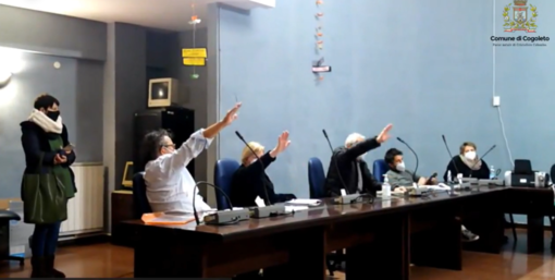 L'associazione Fischia il Vento: "Denunciamo i consiglieri comunali di Cogoleto per il saluto romano" L'associazione Fischia il Vento: "Denunciamo i consiglieri comunali di Cogoleto per il saluto romano"