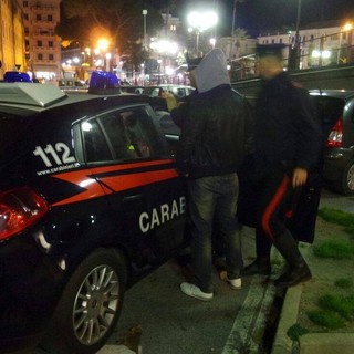 Spaccia, ma ha la cataratta: per il Tar migrante può restare in Italia