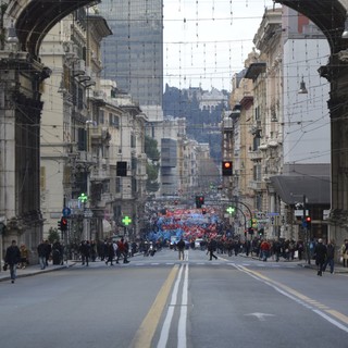 Via XX Settembre: si cambia in camerino ed esce con abiti rubati, arrestata Via XX Settembre: si cambia in camerino ed esce con abiti rubati, arrestata