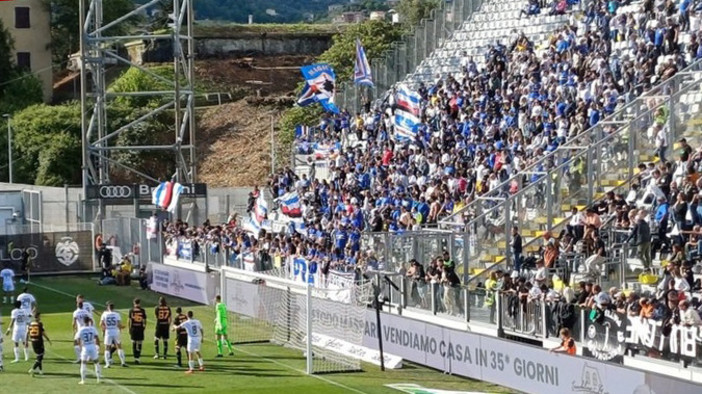 Sampdoria a Spezia per giocarsi la salvezza col sostegno dei tifosi: via libera alla vendita ai possessori di Sampcard
