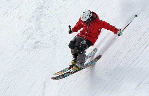 Regione Liguria apre il bando 2026-2027 per diventare maestro di sci alpino e snowboard