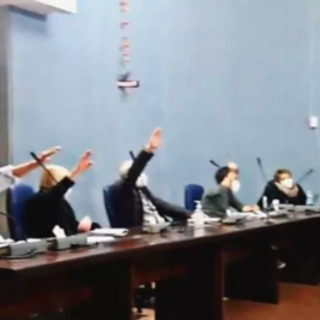 Saluti romani in Consiglio comunale a Cogoleto: organizzata dall'Anpi una manifestazione in piazza