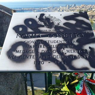 Vandali imbrattano la targa intitolata a Norma Cossetto