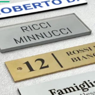 Androni e palazzi storici genovesi: rimettere ordine tra cassette della posta e campanelli Androni e palazzi storici genovesi: rimettere ordine tra cassette della posta e campanelli