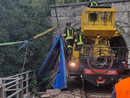 Materiale disperso dalla A10 sulla linea ferroviaria: riprende la circolazione dei treni tra Ventimiglia e Genova