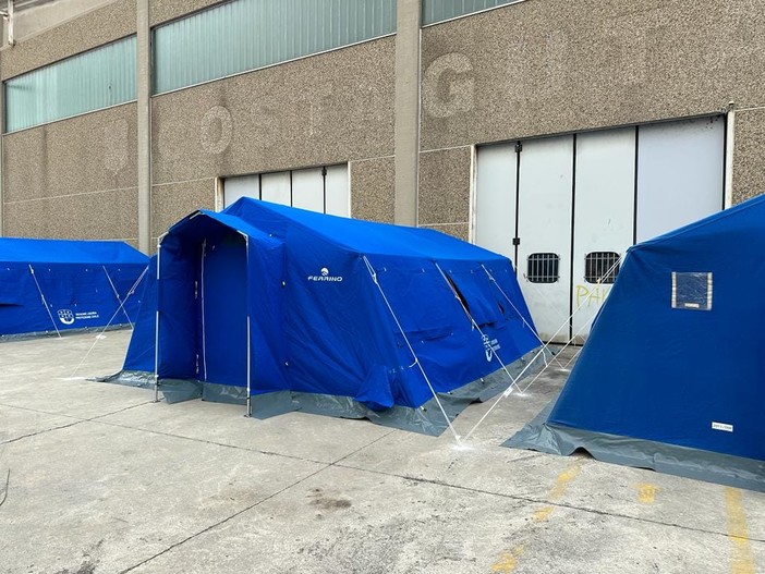 Migranti, in arrivo nella tendopoli di Voltri altri 35 ospiti Migranti, in arrivo nella tendopoli di Voltri altri 35 ospiti