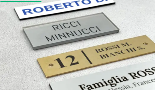 Androni e palazzi storici genovesi: rimettere ordine tra cassette della posta e campanelli Androni e palazzi storici genovesi: rimettere ordine tra cassette della posta e campanelli