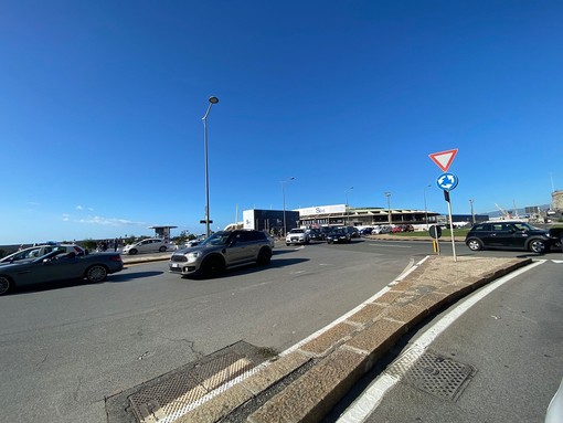 Salone Nautico, anche oggi traffico paralizzato sulla sopraelevata (VIDEO) Salone Nautico, anche oggi traffico paralizzato sulla sopraelevata (VIDEO)