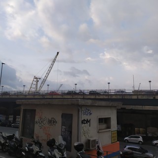 Incidente in Sopraelevata, grave un motociclista