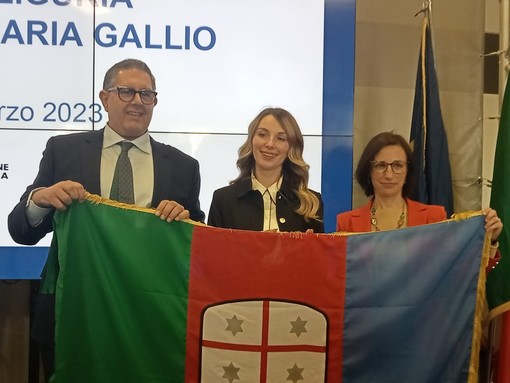 La bandiera della Regione a Ilaria Gallio, la maestra eroina di Imperia (video)