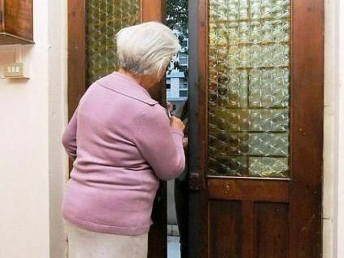 Truffe ed estorsioni "porta a porta" agli anziani: sgominata banda di Padova che colpiva anche a Genova Truffe ed estorsioni "porta a porta" agli anziani: sgominata banda di Padova che colpiva anche a Genova