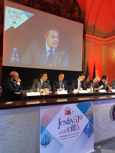 Toti sulle autonomie: "Cercare sintesi fra sentimenti profondi nel paese, valorizzare efficienza e solidarietà"